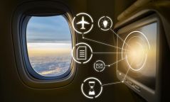 Dieses Bild zeigt ein Unterhaltungssystem für Fluggäste in einem Flugzeug.