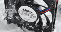 D1225R fan series from NIDEC is made of a synthetic resin, which enables the IP68 protection class for particularly high dust and water resistance.
